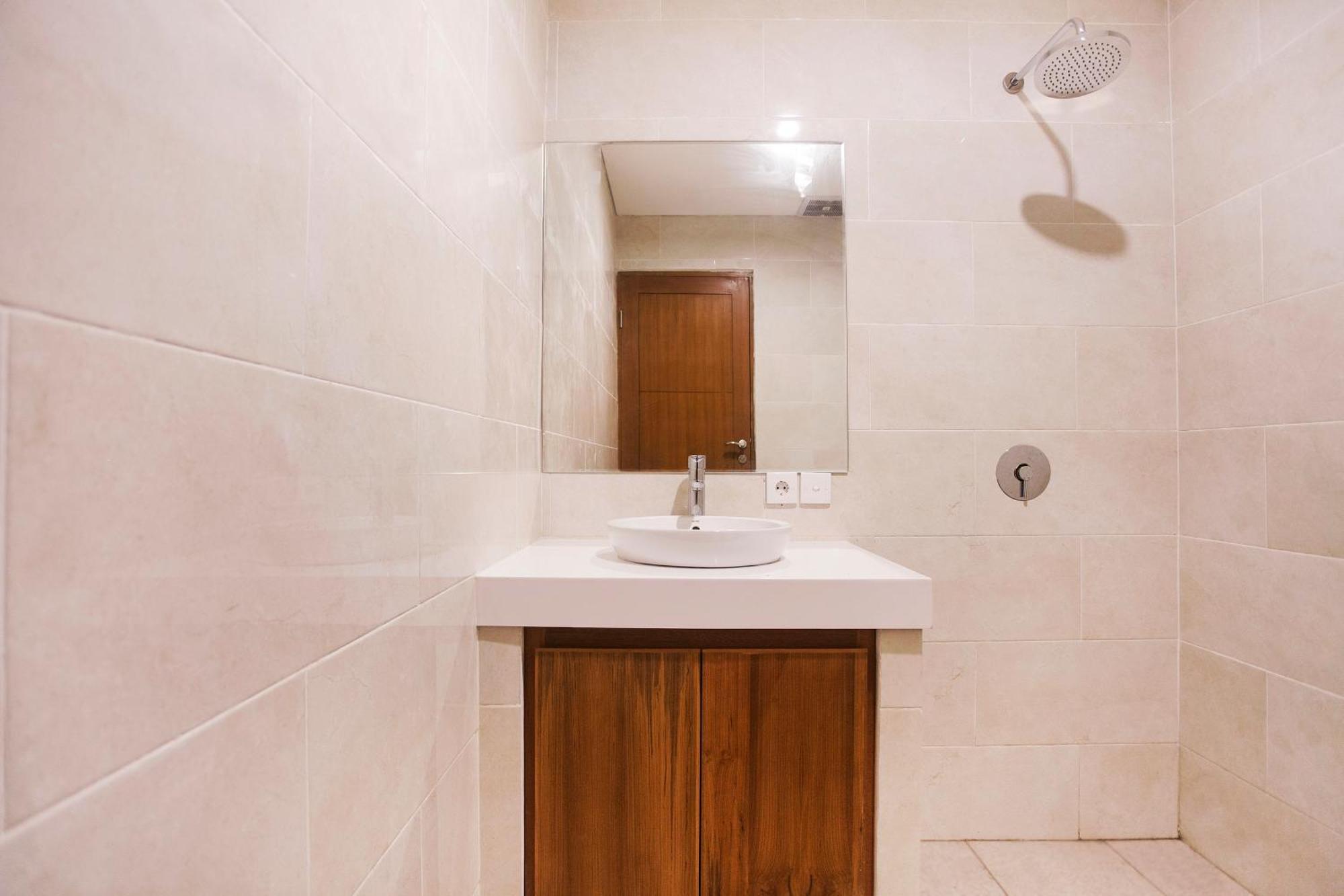 Sahadewa Suites Residence Kerobokan Стая снимка